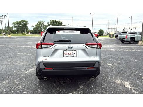 Certified 2020 Toyota RAV4 XLE w/ XLE Grade Weather Package AWD/4WD image 6