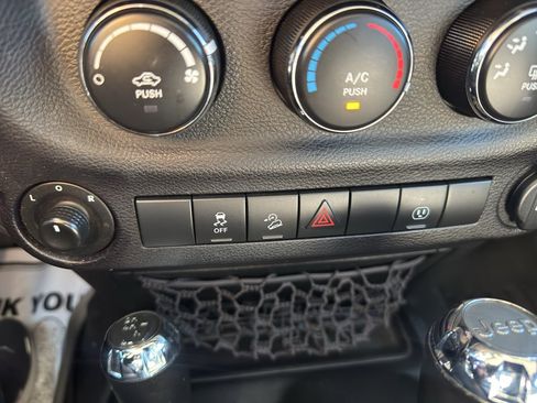 Used 2017 Jeep Wrangler Unlimited Sport w/ Quick Order Package 24S image 28