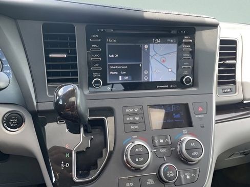 Used 2018 Toyota Sienna XLE w/ XLE Navigation Package AWD/4WD image 23
