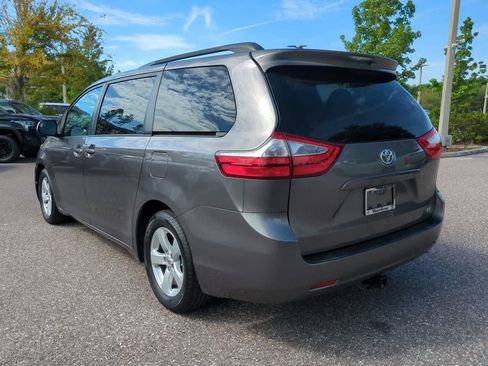 Used 2017 Toyota Sienna LE FWD image 4