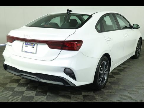 Used 2023 Kia Forte LXS FWD image 8