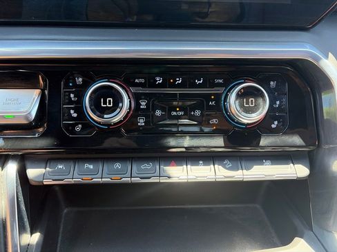 Used 2023 GMC Sierra 1500 Denali Ultimate AWD/4WD image 9