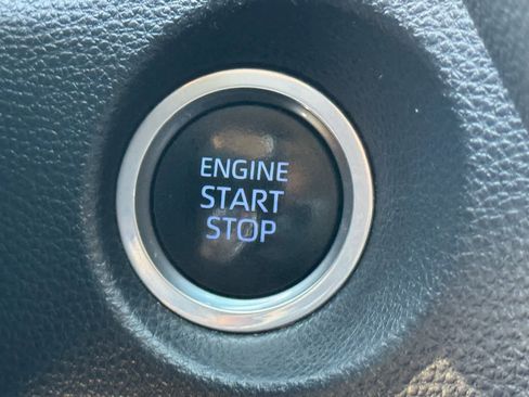 Used 2022 Toyota Corolla Cross LE image 27