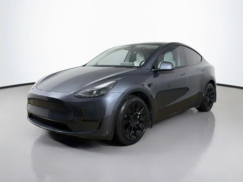 Used 2023 Tesla Model Y Long Range AWD/4WD image 3
