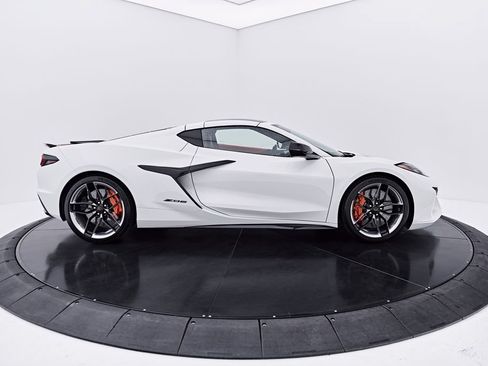 Used 2025 Chevrolet Corvette Z06 RWD image 22