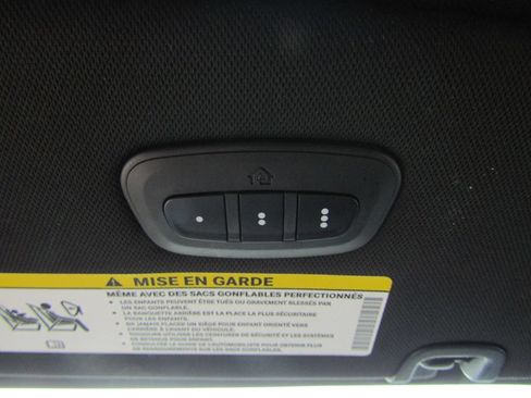 Used 2025 Chrysler Pacifica Limited FWD image 36