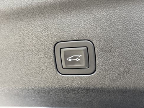 Used 2025 Chevrolet Tahoe LT image 8