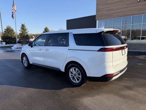 Used 2023 Kia Carnival LX image 24