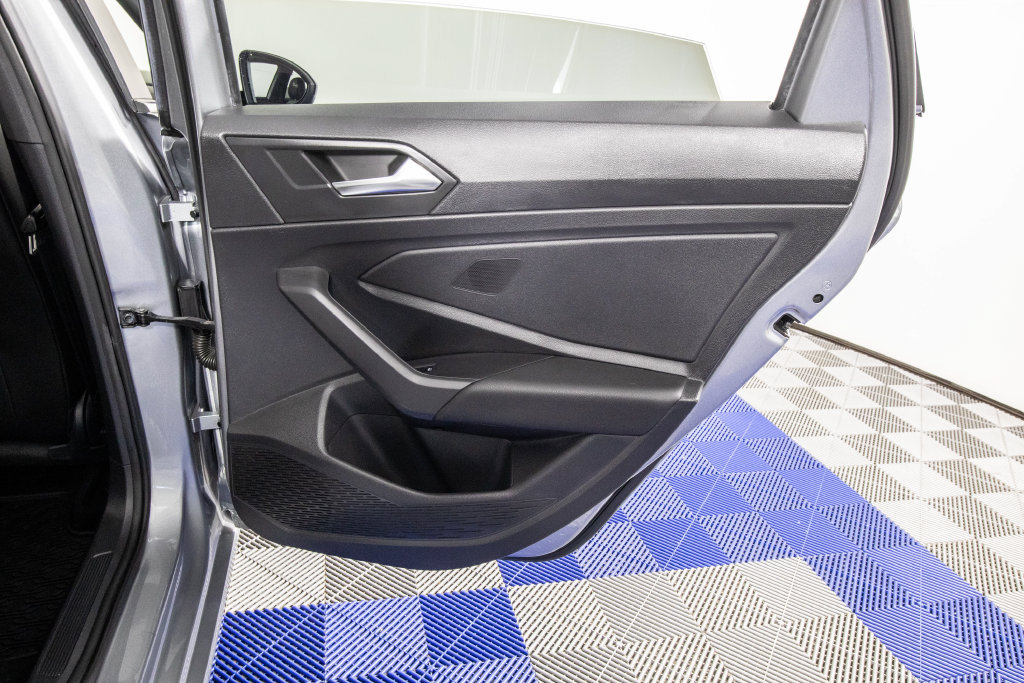 Used 2020 Volkswagen Jetta R-Line FWD image 17