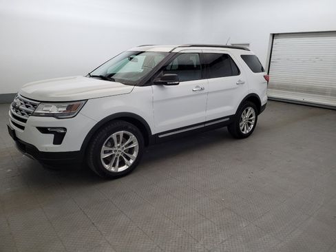 Used 2019 Ford Explorer XLT w/ Equipment Group 202A AWD/4WD image 2