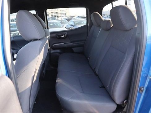 Used 2018 Toyota Tacoma TRD Off-Road image 11