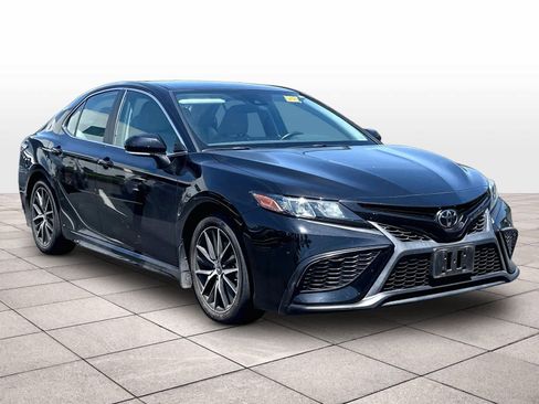 Used 2022 Toyota Camry SE FWD image 3