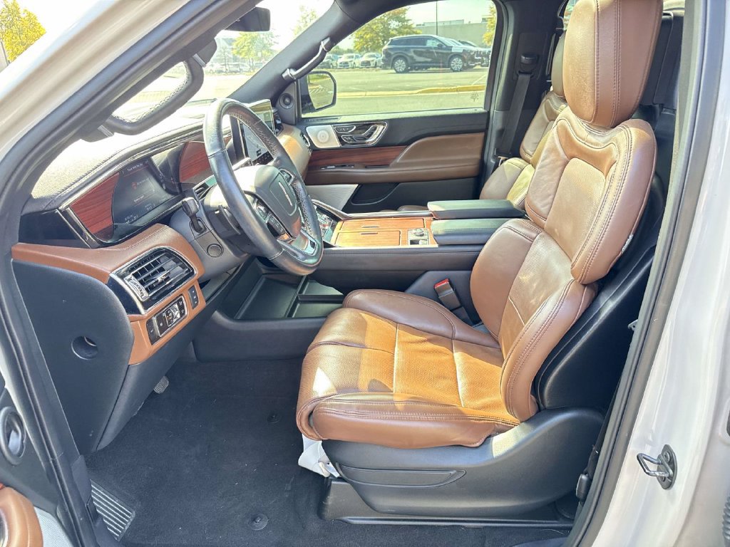 Used 2024 Lincoln Navigator Reserve AWD/4WD image 6