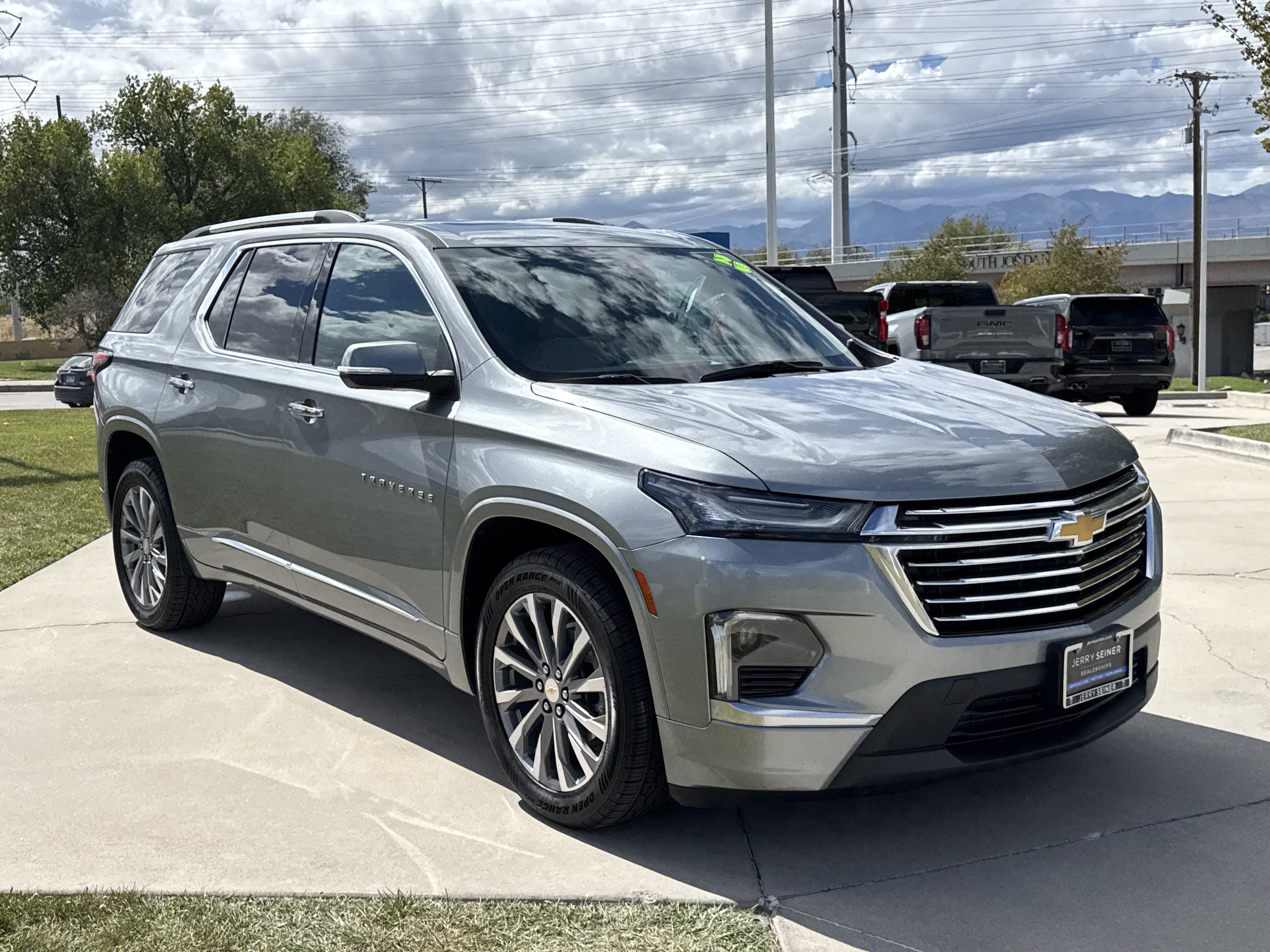 Used 2023 Chevrolet Traverse Premier AWD/4WD image 7