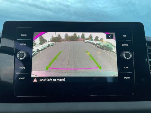 Used 2025 Volkswagen Jetta SE image 17