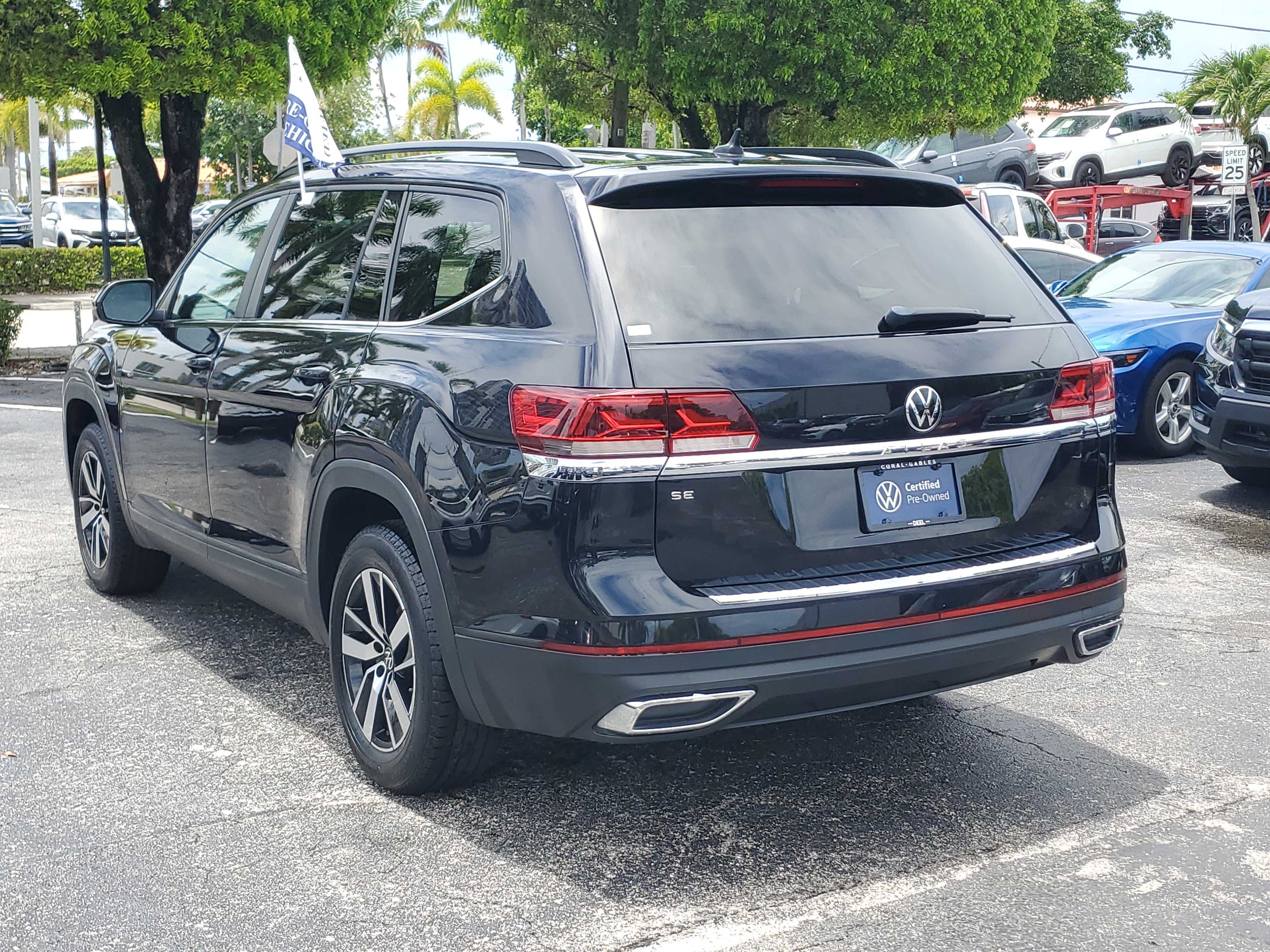 Certified 2022 Volkswagen Atlas SE FWD image 3