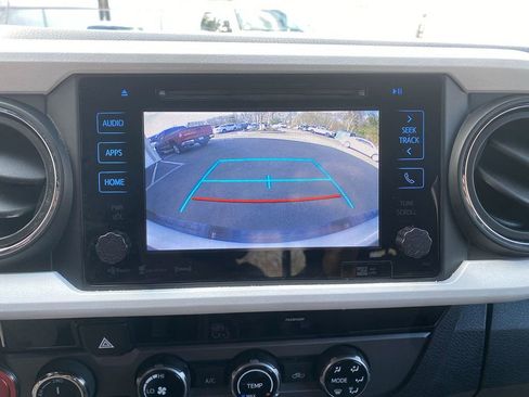 Used 2017 Toyota Tacoma TRD Off-Road image 21