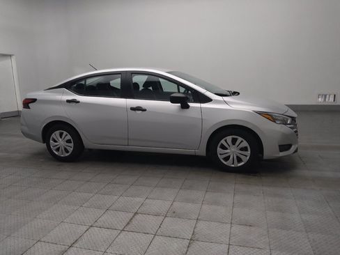 Used 2025 Nissan Versa S FWD image 11
