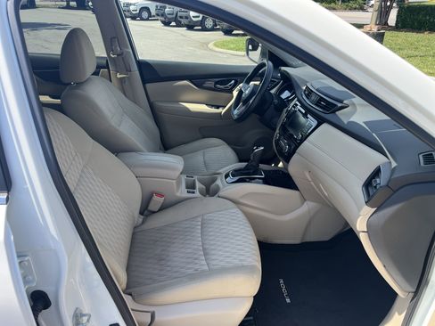 Used 2019 Nissan Rogue SV w/ Premium Package AWD/4WD image 17