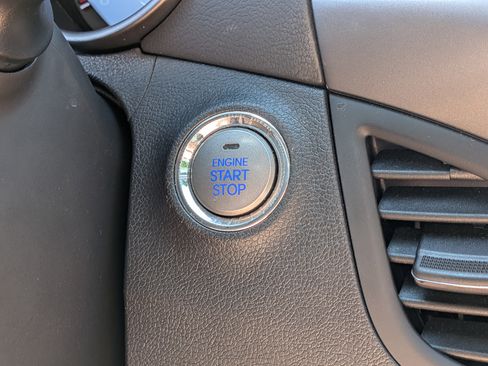 Used 2013 Hyundai Elantra Limited w/ Technology Pkg FWD image 28