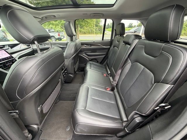 Used 2022 Jeep Grand Cherokee Limited 4xe w/ Luxury Tech Group II AWD/4WD image 39