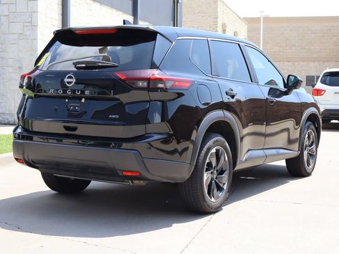 Used 2025 Nissan Rogue SV AWD/4WD image 3