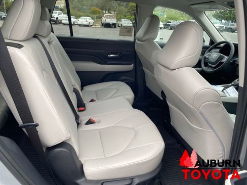 New 2026 Toyota Grand Highlander AWD Hybrid image 17