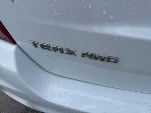 Used 2020 Chevrolet Trax LT w/ LT Convenience Package AWD/4WD image 5