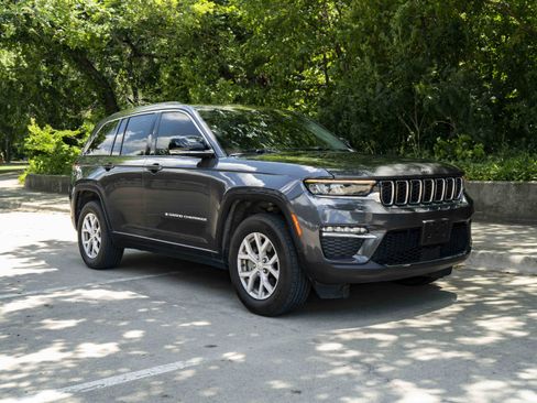 Used 2022 Jeep Grand Cherokee Limited RWD image 2