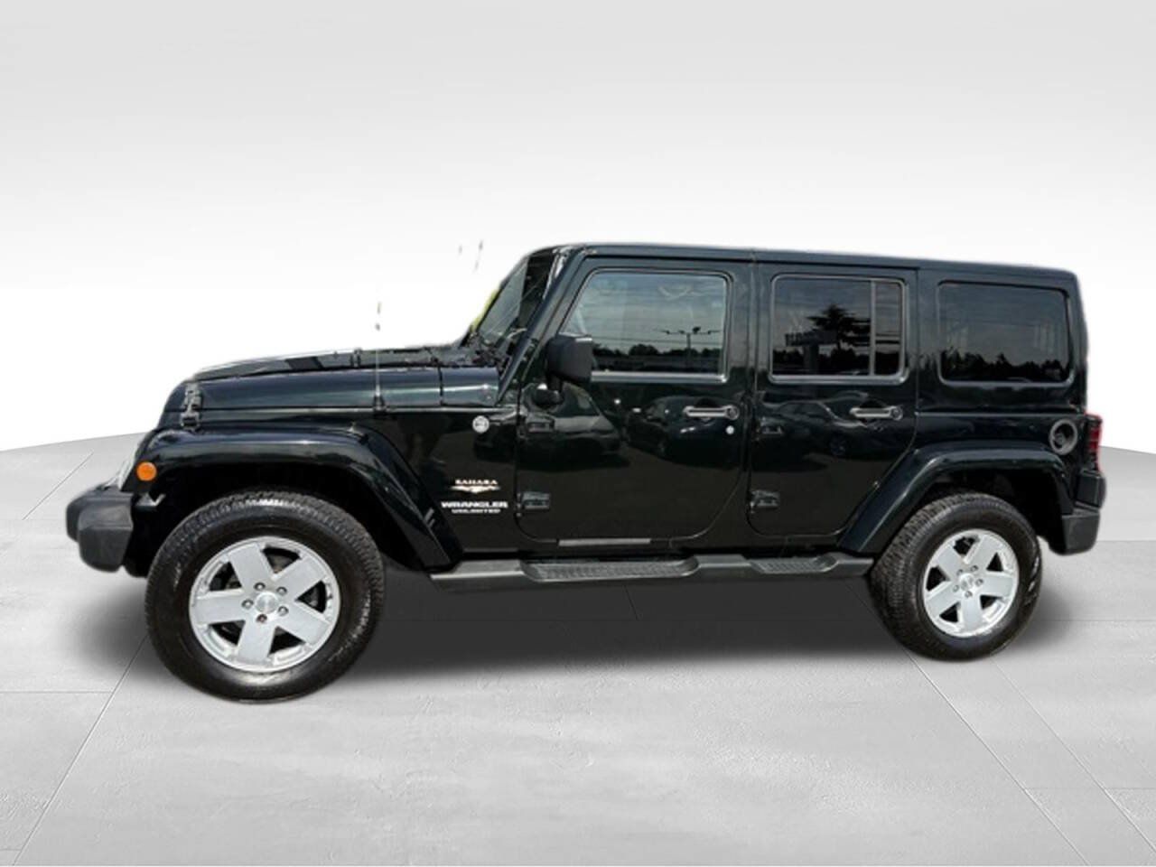 Used 2012 Jeep Wrangler Unlimited Sahara w/ Connectivity Group AWD/4WD image 2