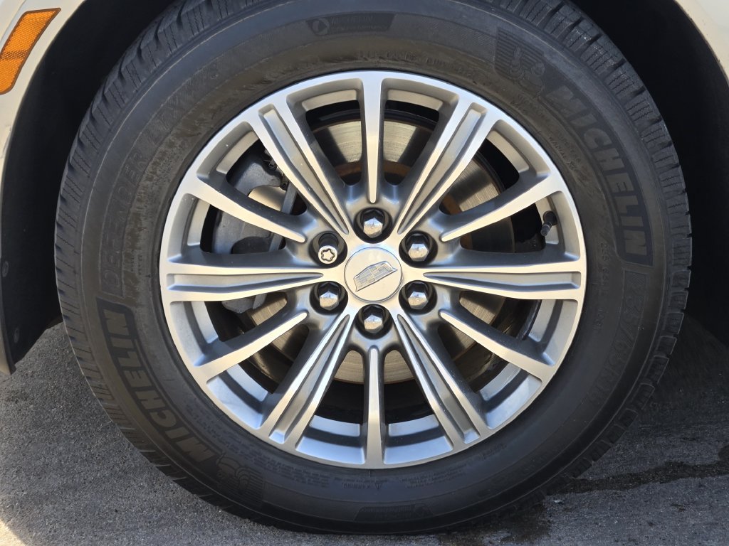 Used 2017 Cadillac XT5 Luxury w/ Driver Awareness Package FWD image 16