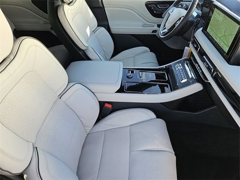 New 2026 Lincoln Aviator Black Label w/ Dynamic Handling Package image 13