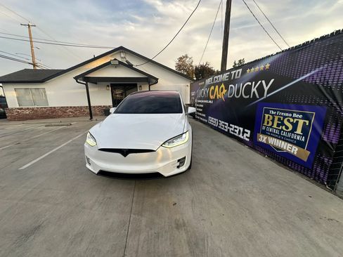 Used 2018 Tesla Model X 75D AWD/4WD image 17