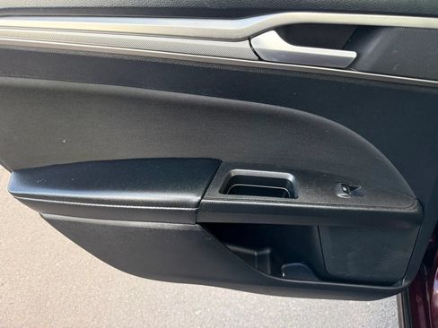 Used 2018 Ford Fusion SE w/ Fusion SE Technology Package FWD image 16