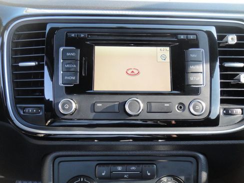 Used 2012 Volkswagen Beetle 2.5 image 25