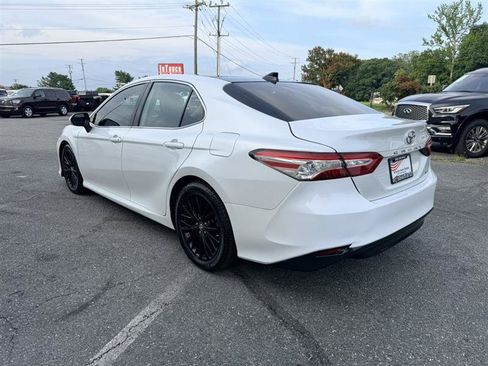 Used 2020 Toyota Camry XLE FWD image 6
