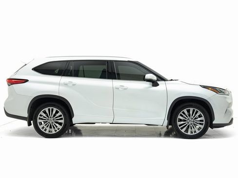 Used 2022 Toyota Highlander Platinum image 32