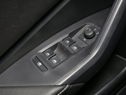 Used 2023 Volkswagen Jetta SE image 33