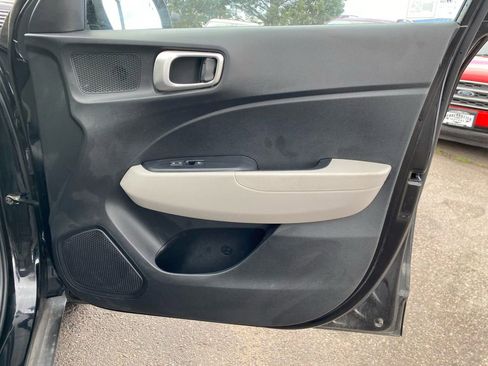 Used 2021 Hyundai Venue SEL FWD image 19