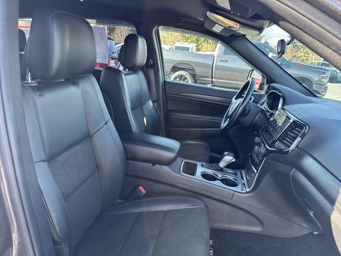 Used 2021 Jeep Grand Cherokee Laredo X image 15