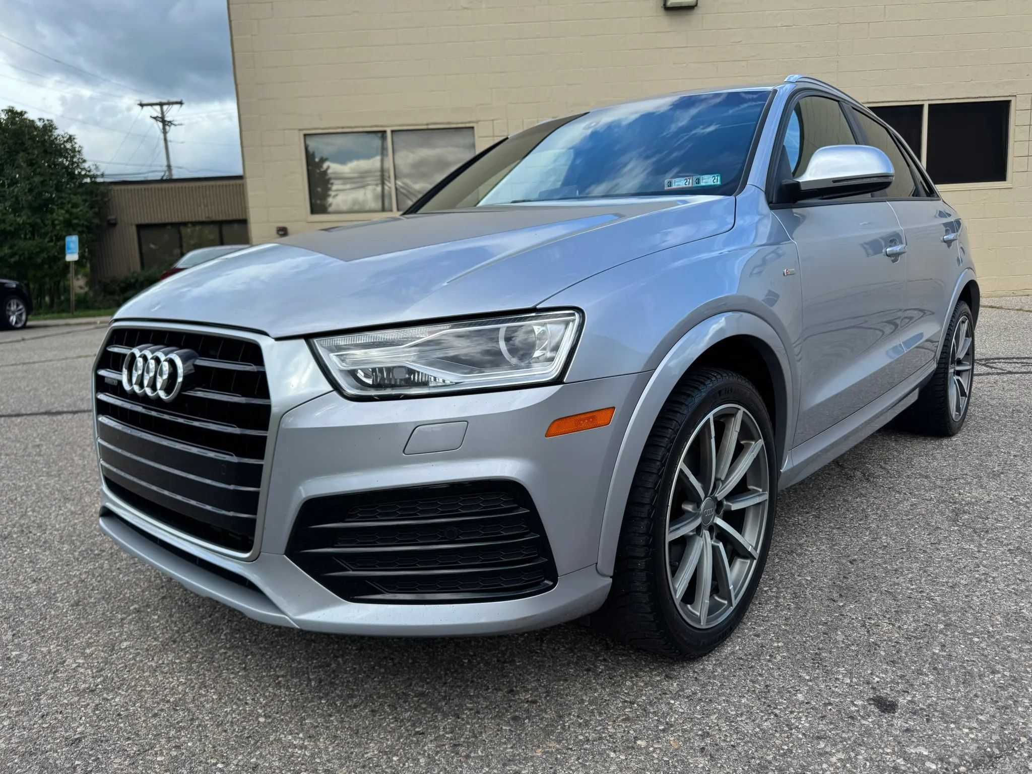 Used 2018 Audi Q3 2.0T Premium w/ Convenience Package AWD/4WD image 3