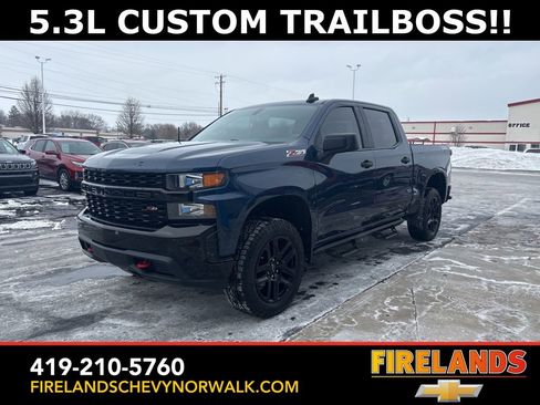Used 2021 Chevrolet Silverado 1500 Custom Trail Boss w/ LPO, Dark Essentials Package image 3