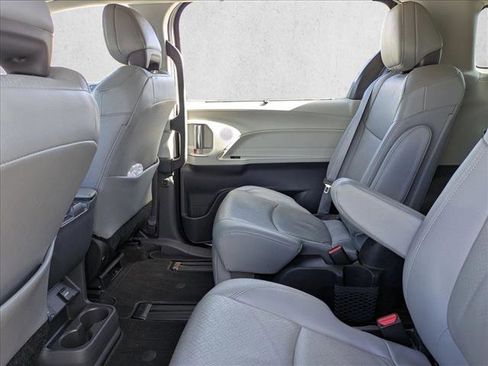 Certified 2022 Toyota Sienna Limited image 20