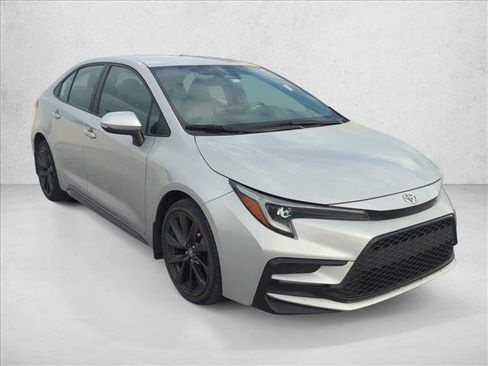 Certified 2024 Toyota Corolla SE FWD image 3