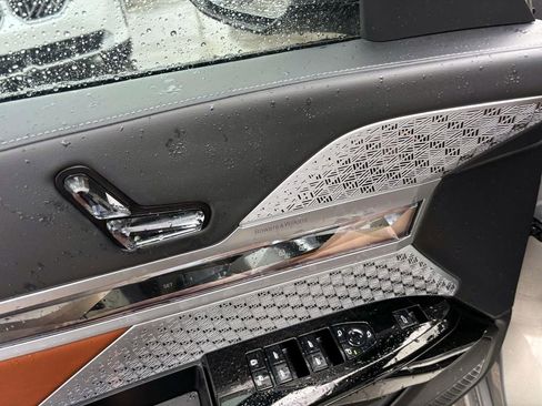 Certified 2023 BMW i7 xDrive60 w/ Executive Package 2 image 12