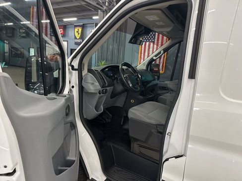 Used 2018 Ford Transit 250 148 Medium Roof image 5