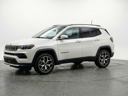 Used 2025 Jeep Compass Limited AWD/4WD image 3