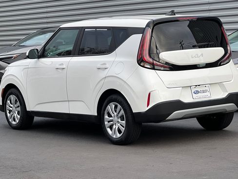 Used 2023 Kia Soul LX image 6