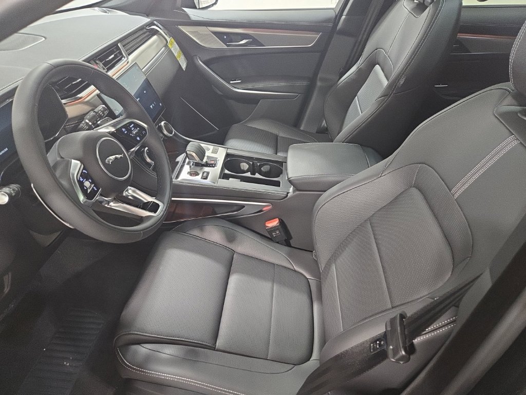 New 2026 Jaguar F-PACE R-Dynamic S AWD/4WD image 23