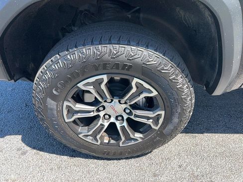 Used 2024 GMC Canyon AT4 w/ Technology Package AWD/4WD image 9